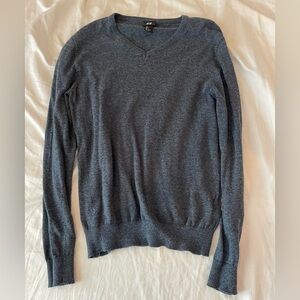 H&M Men's Blue V-Neck Sweater size small